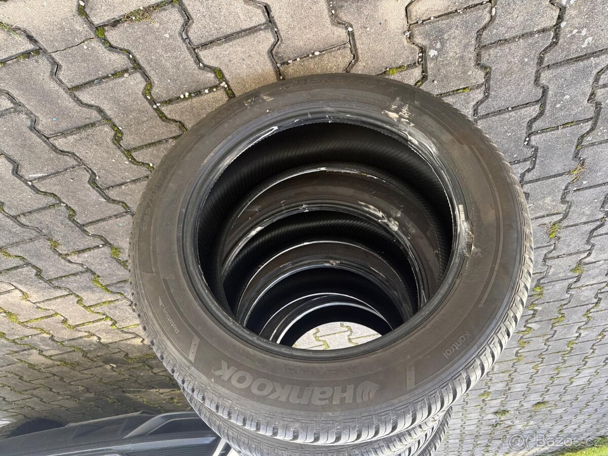 Celoroční pneu Hankook 235/55/18 , 104 V