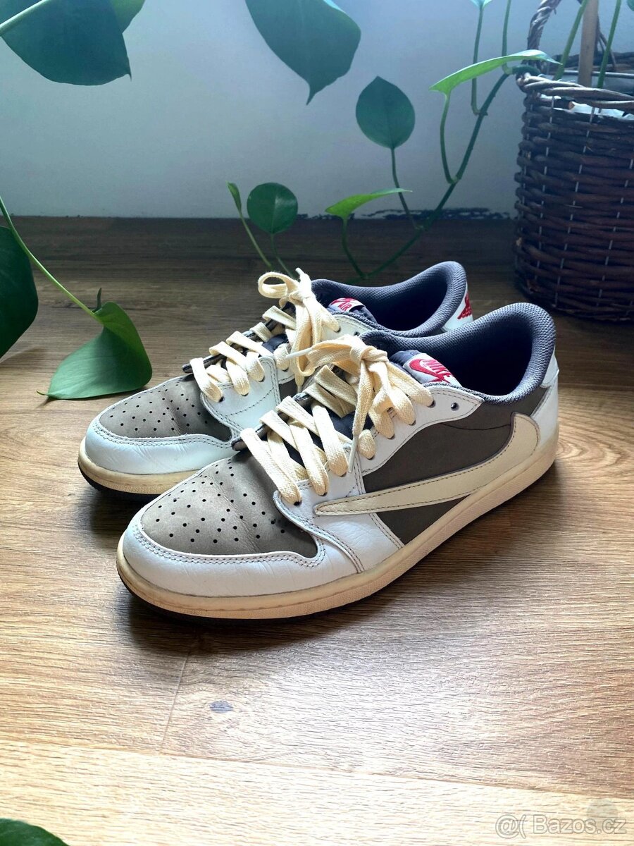 Jordan 1 Low Travis Scott Reverse Mocha – vel. 43 – velmi pě