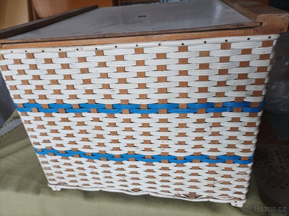 BUŽÍRKOVÝ KOŠ, RETRO lyže, RÁDIO , RETRO skříň