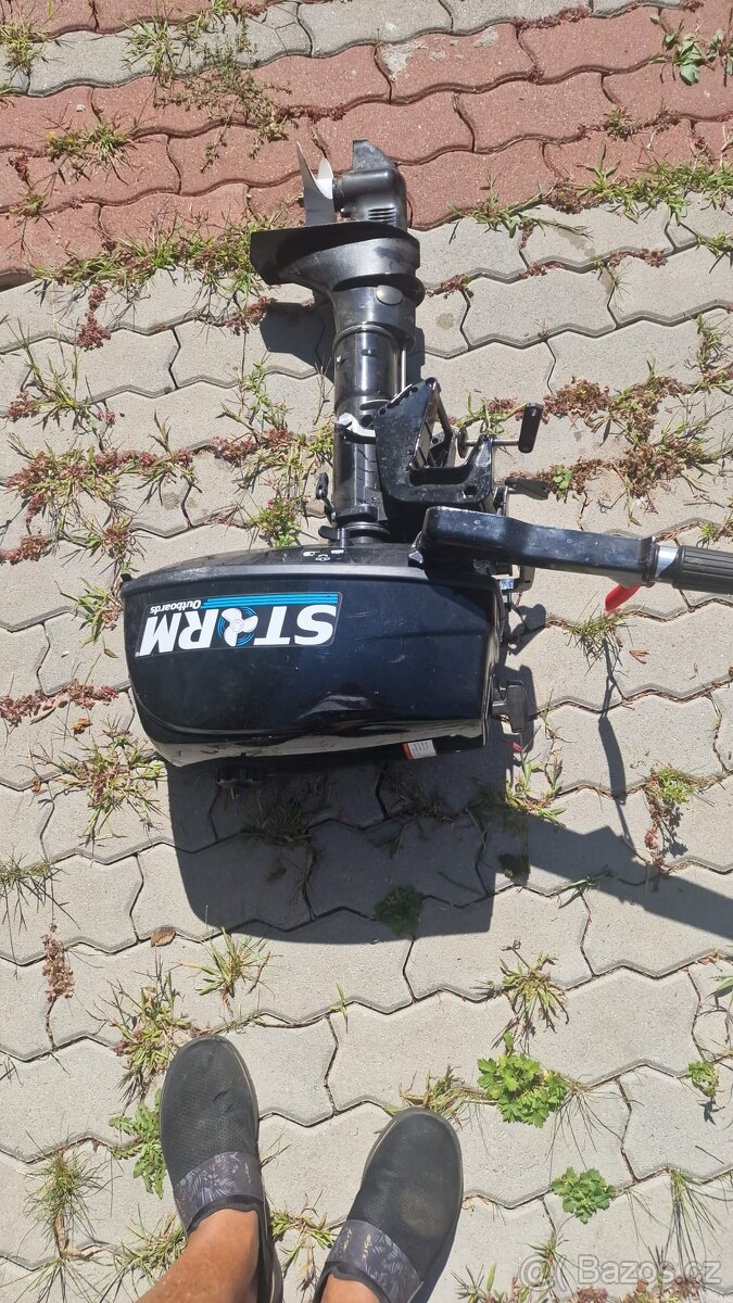 LODNÍ ZÁVĚSNÝ MOTOR