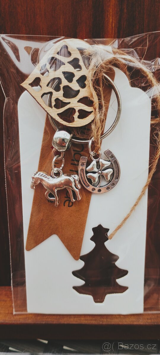 Přívěsek klíčenka kůň s podkovou