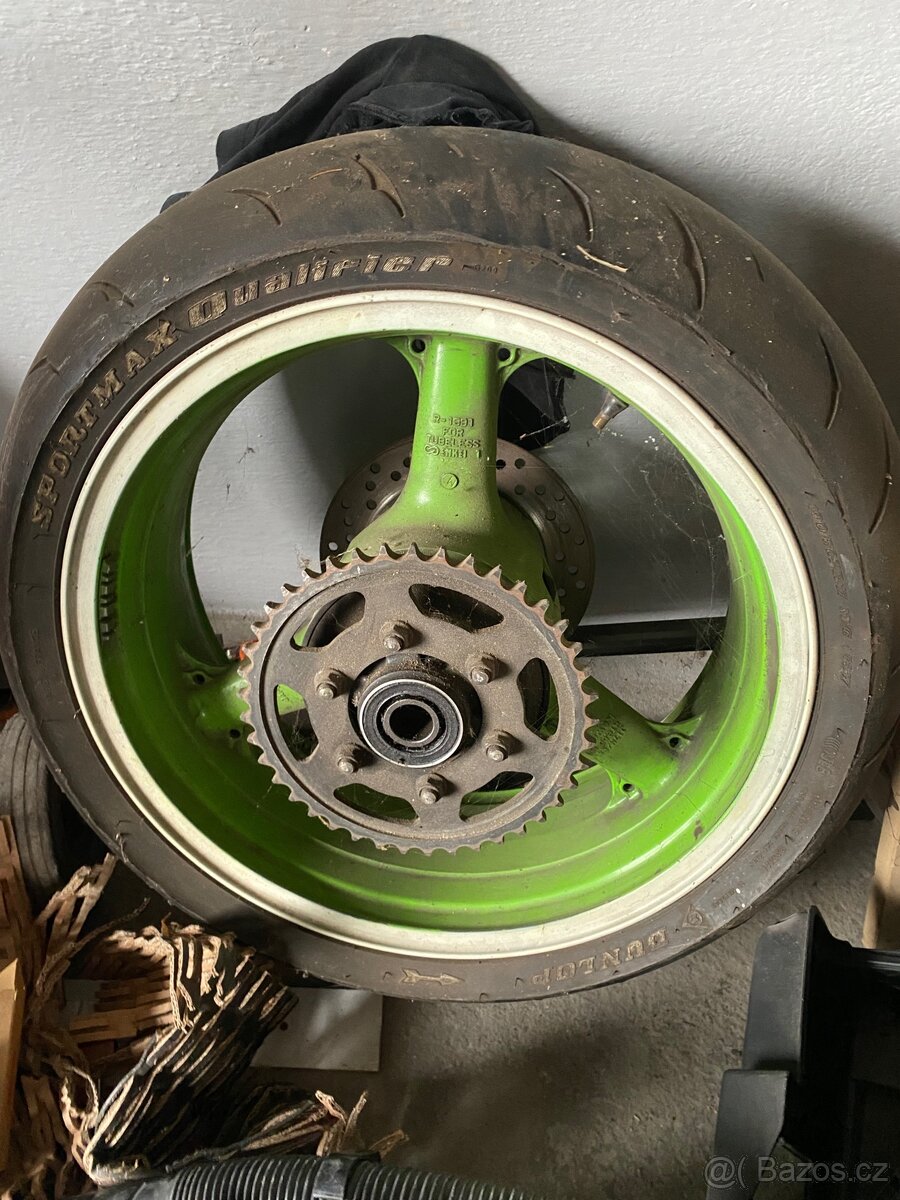 Kawasaki zx9r zadní kolo.