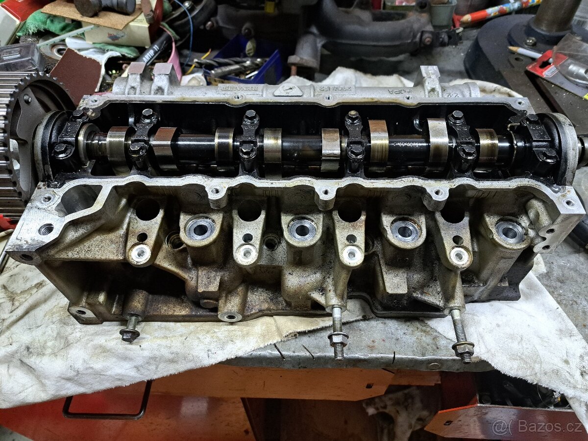 Hlava motoru Renault 1.5 dci