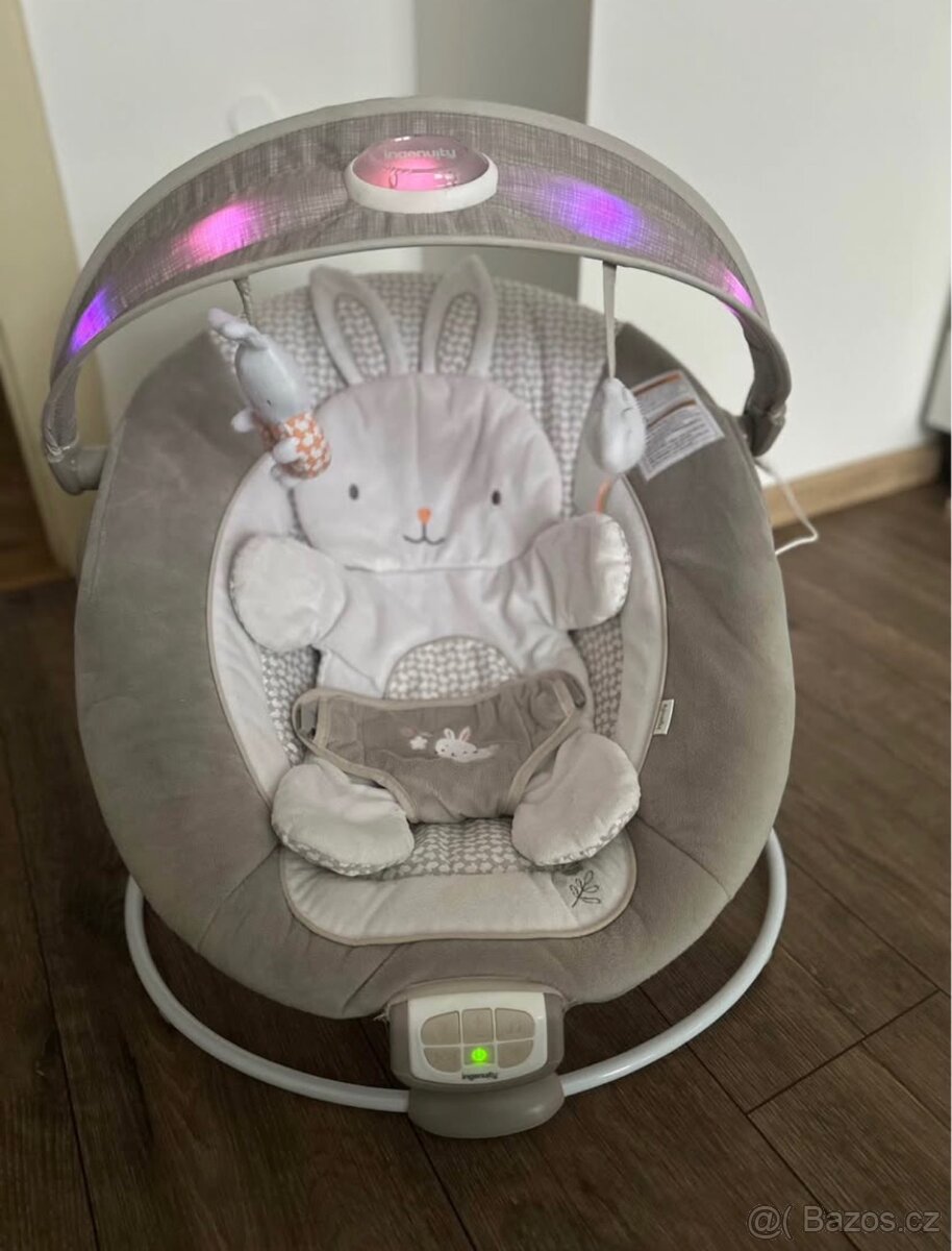 Lehátko vibrující s melodií a světlem