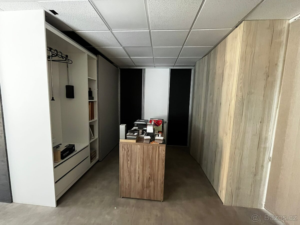 Vestavěná skříň