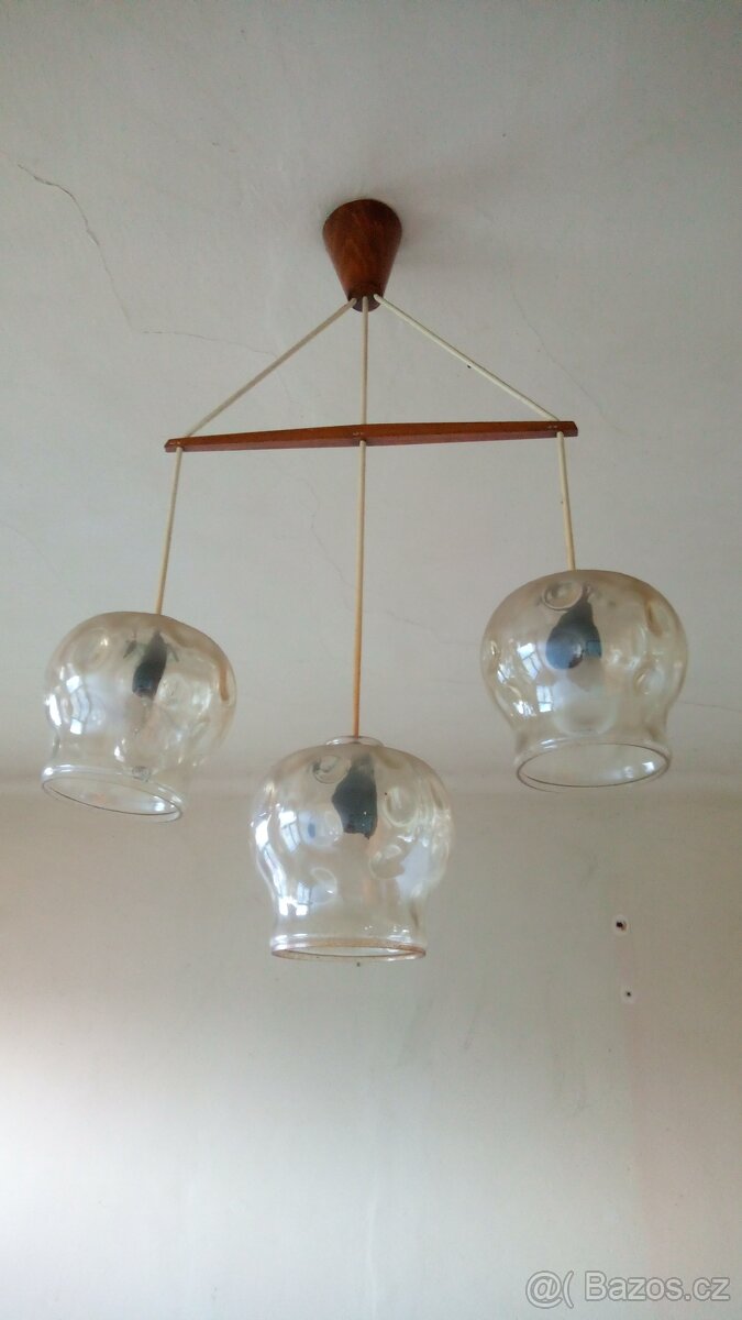 Starožitný dřevěný lustr