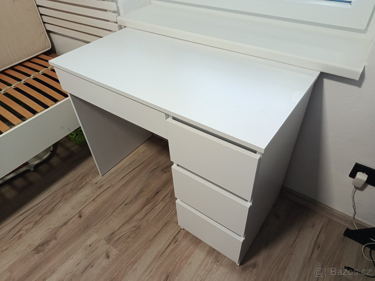 Psací stůl