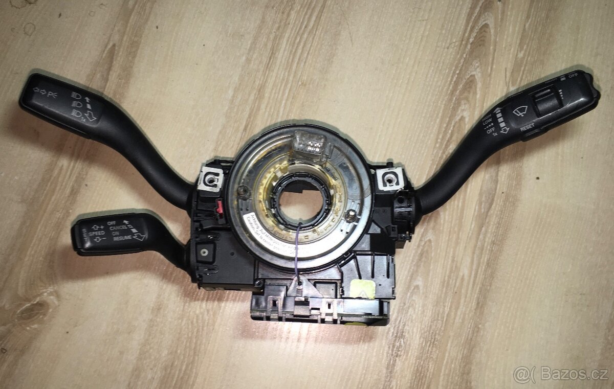 Audi A3/8P , páčky pod volantem, kroužek pod volantem