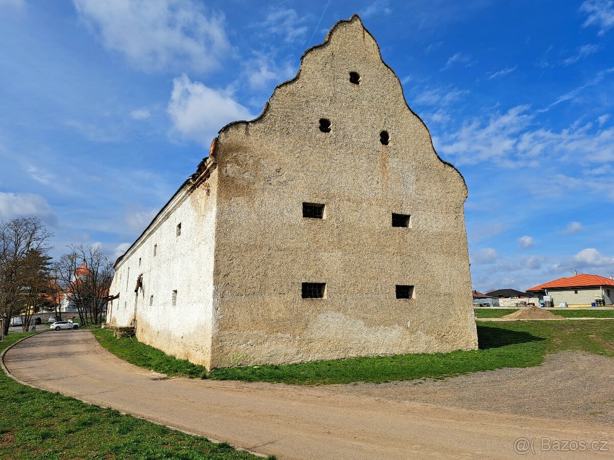 Prodej bývalé sýpky 530 m2 v Žeroticích, okr. Znojmo