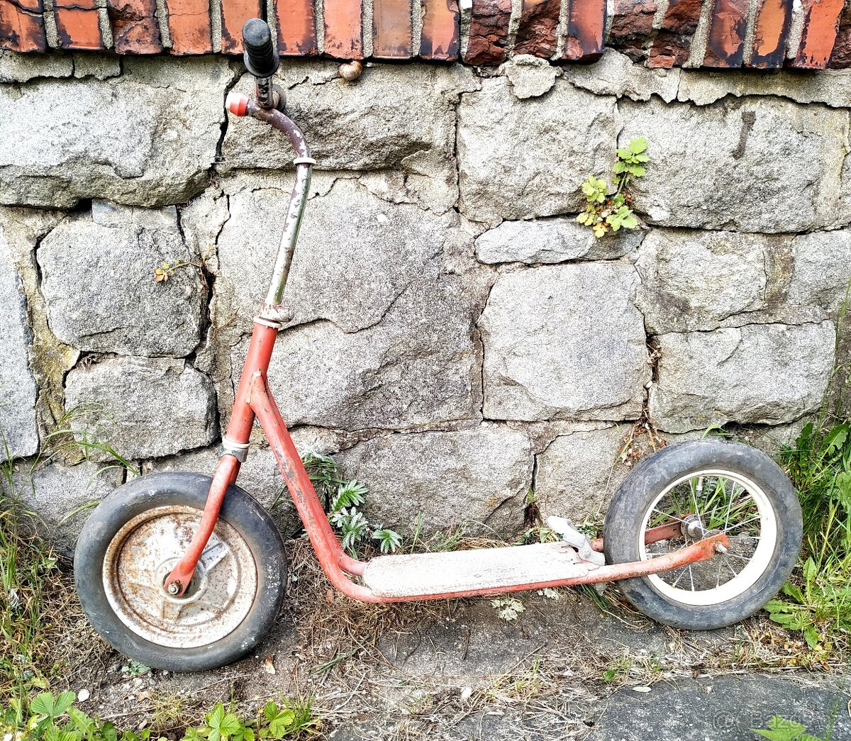 Stará dětská koloběžka