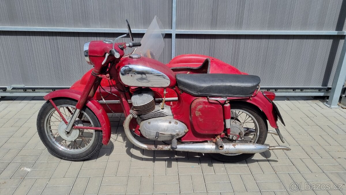Jawa 350/360 se sajdou Velorex 560