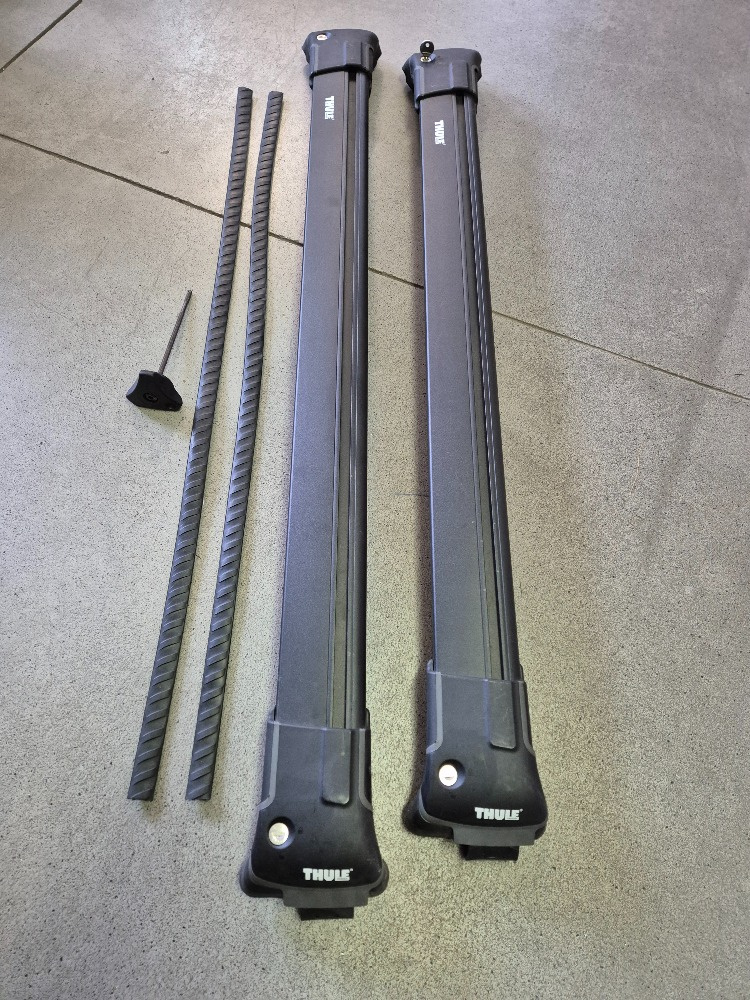 Příčníky THULE 9585B , černá barva , 2 kusy.