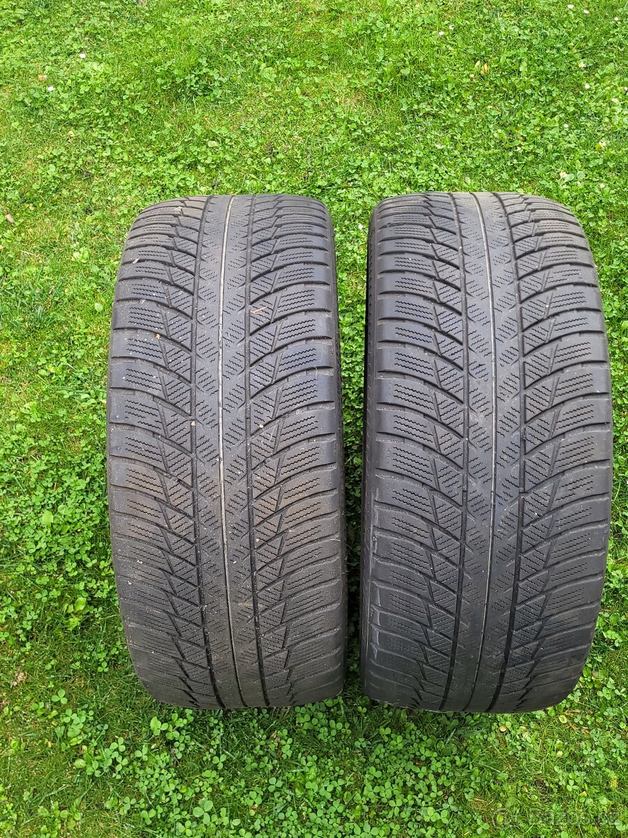 Bridgestone 225/40/R18 zimní Vzorek 5mm 2 ks.