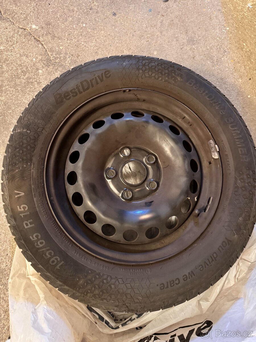 195/65 R15 Letní pneu vč. plechových disků