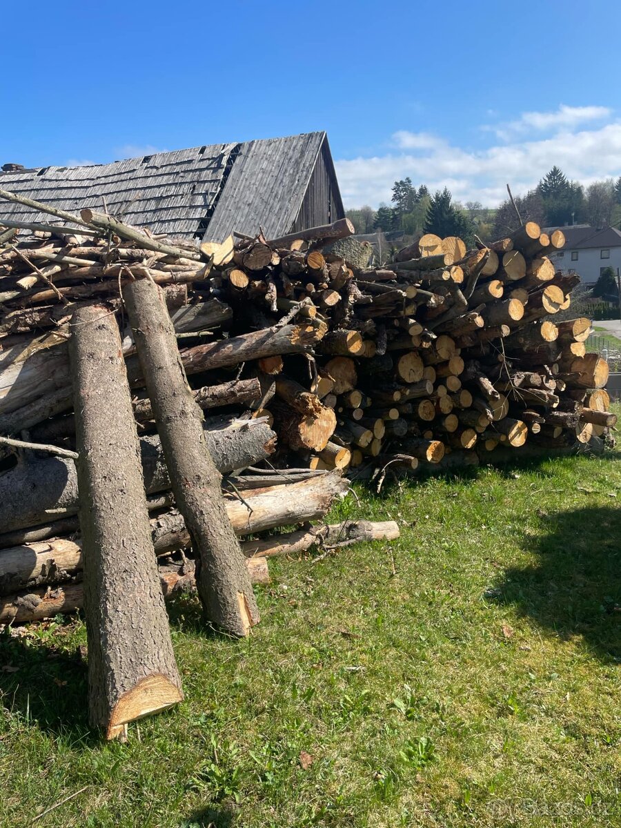 Palivové dřevo suché smrkové