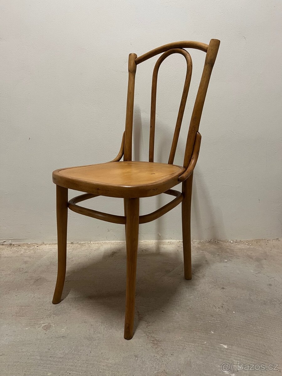 Židle Thonet Vintage model č. 56 (1940). Nedávno renovace.