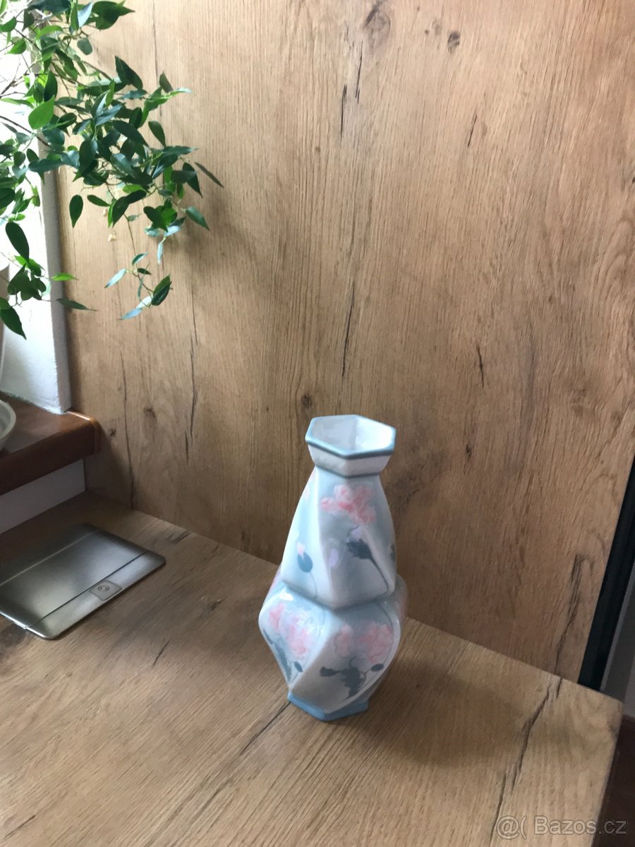 Váza porcelánová, Royal Dux Bohemia