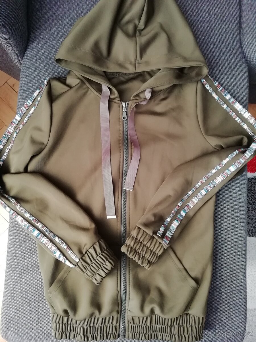 Khaki mikina s kapucí