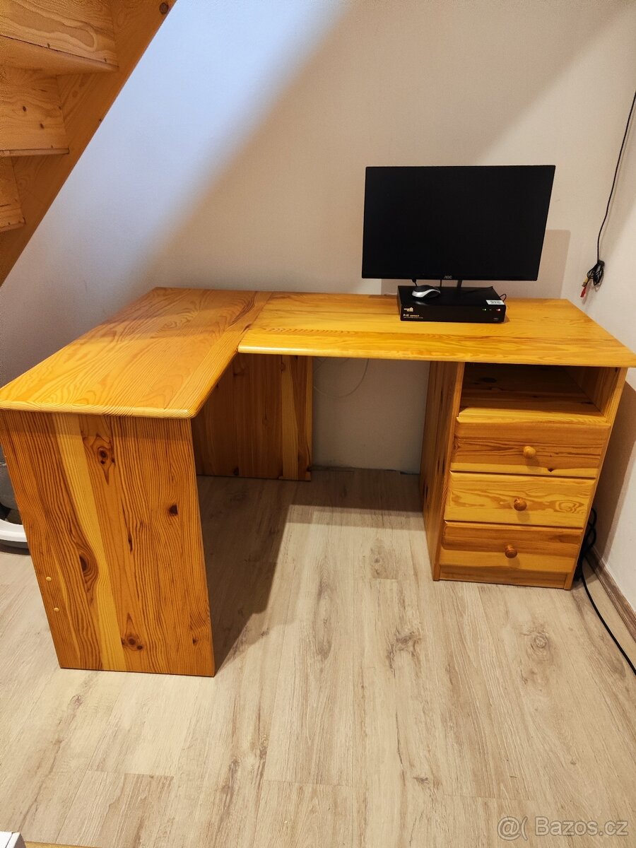 Psací stůl z masivu