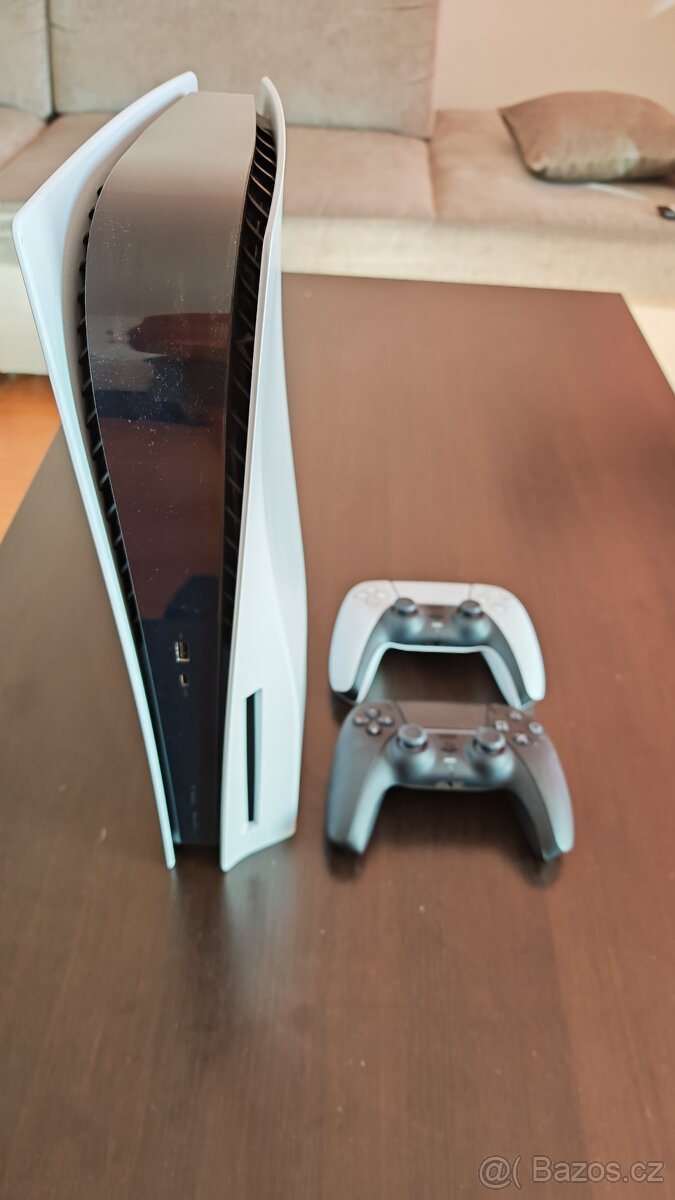 PS5 + 2 ovladače + 4 hry + PS Plus do 10.9.2026