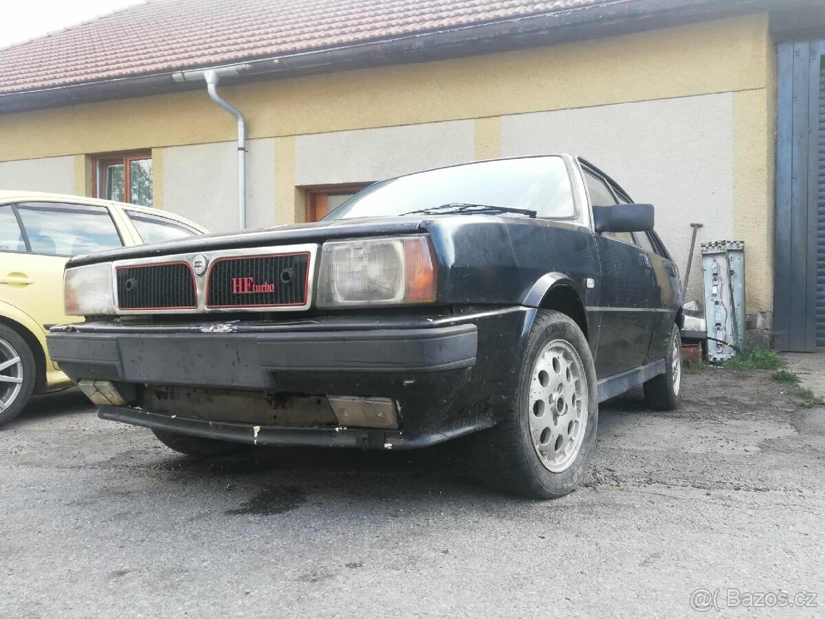 2x Lancia Delta 1.6 HF Turbo