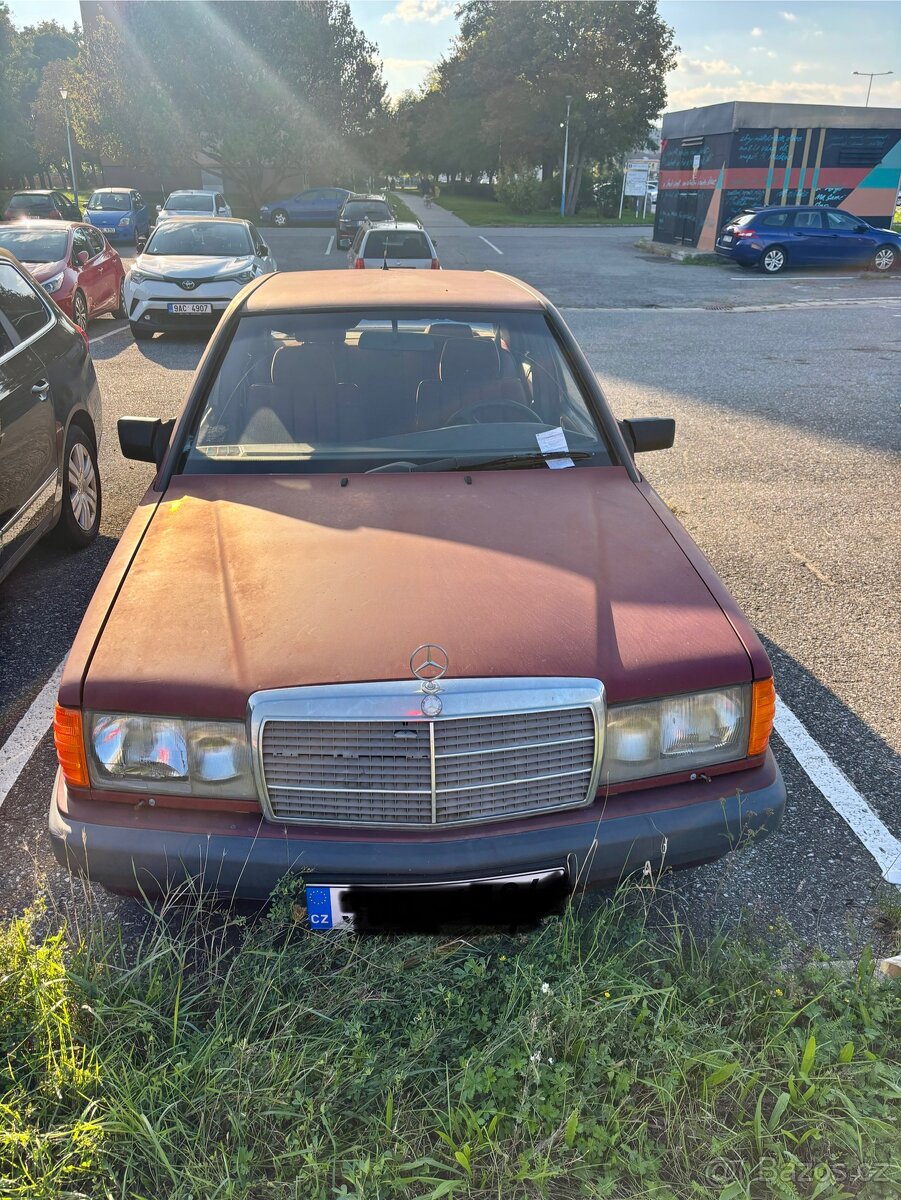 Rezervováno Mercedes 190e