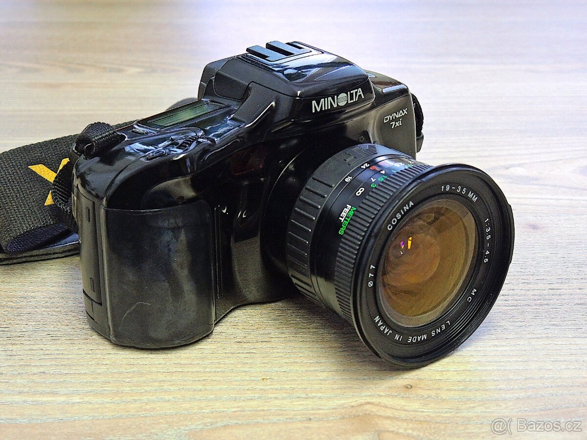 Minolta Dynax 7xi + zoom Cosina 19-35mm (1991)