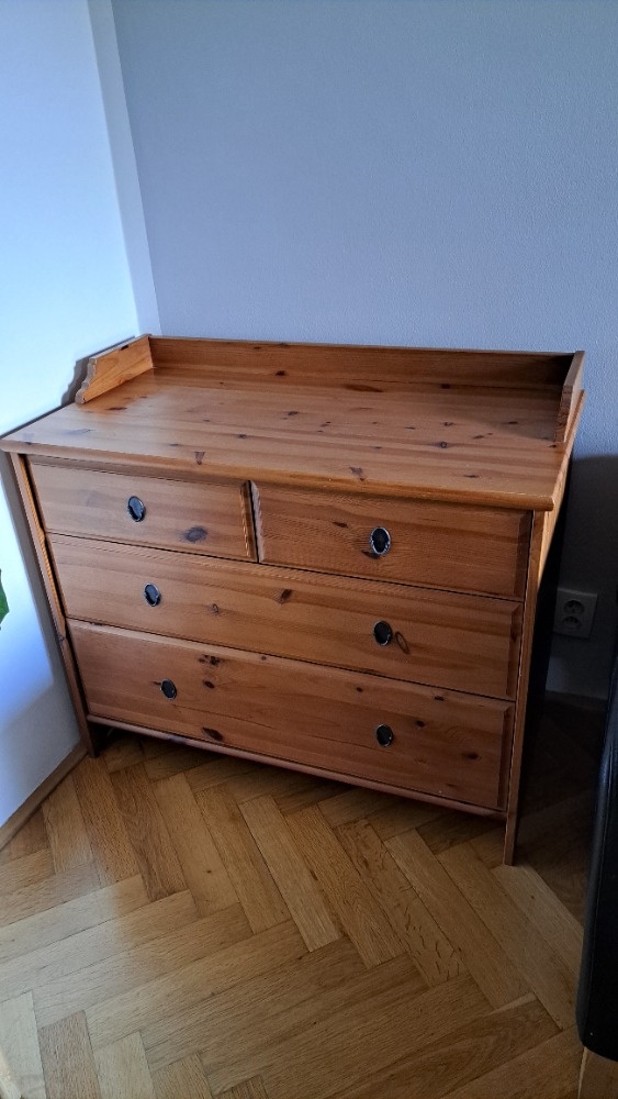 Dřevěná komoda ikea