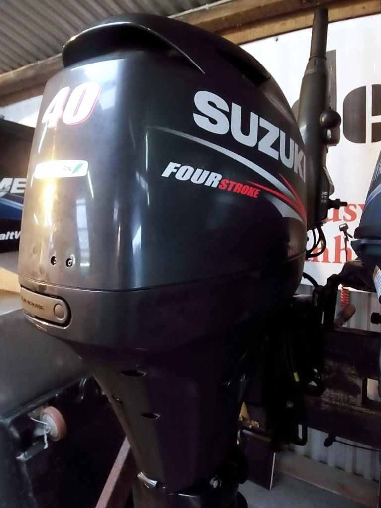 Přívěsný motor Suzuki DF 40 ATL z roku 2012