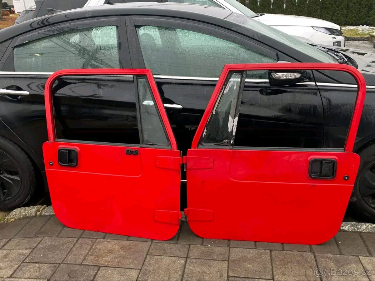 JEEP WRANGLER YJ - PRODÁM DVEŘE + LEMY BLATNÍKŮ + SKELET