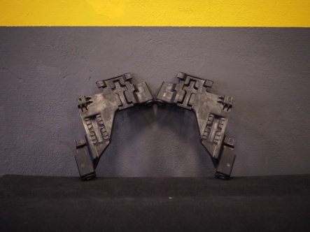 AUDI Q5 2008-2012 8R0 držáky svetlometov/bixenonov- spodní