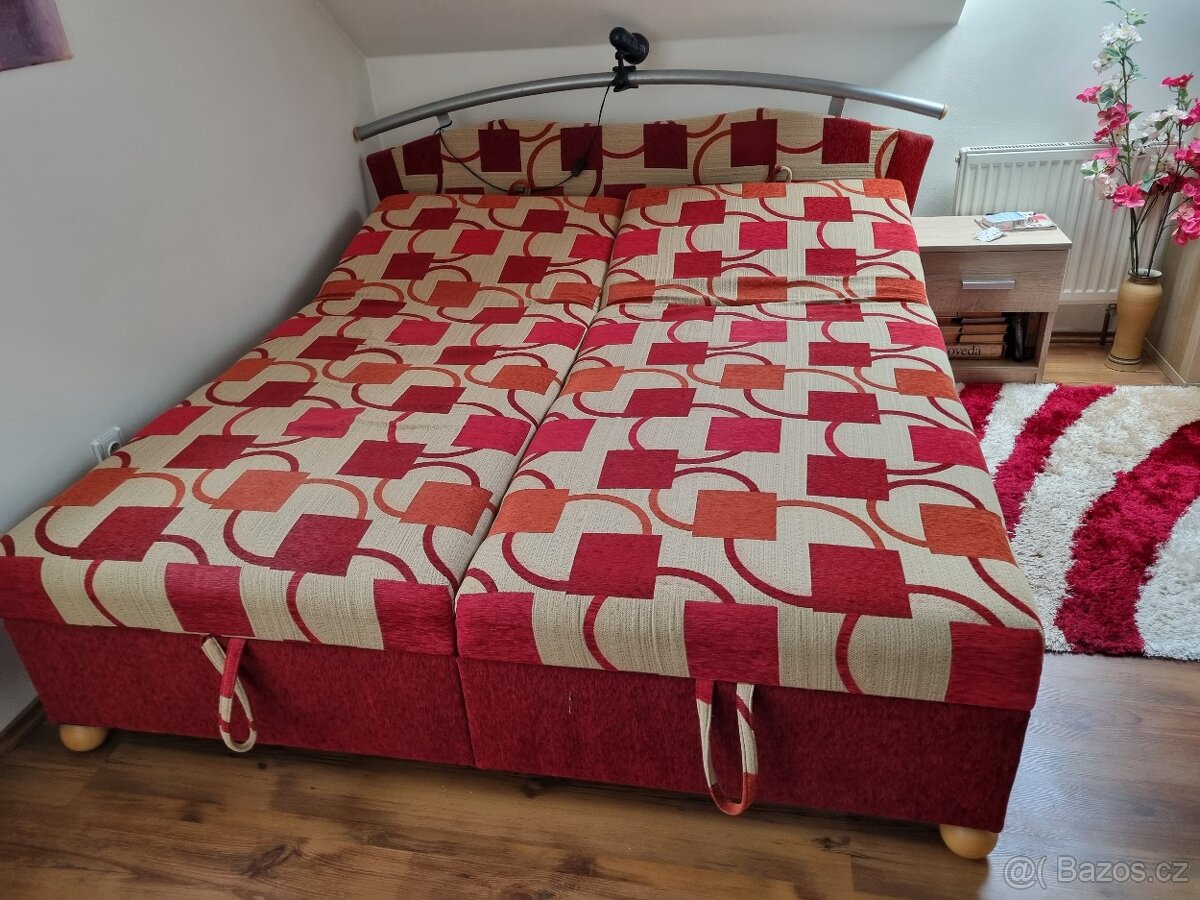 Postel s úložným prostorem