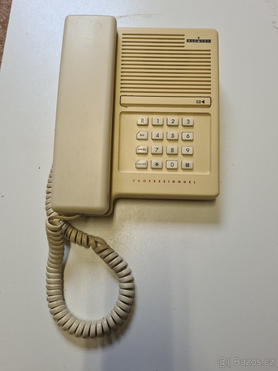 Retro tlačítkový telefon Alcatel
