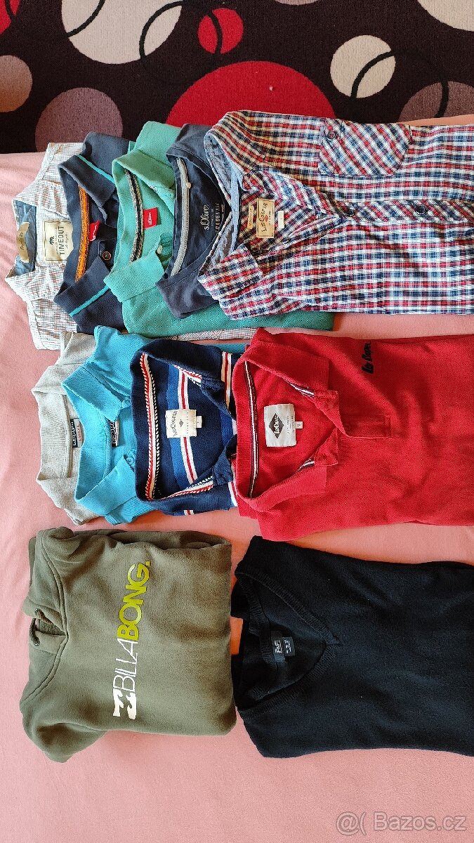 Soubor oblečení, trička a mikiny