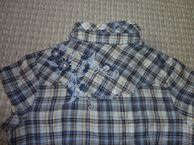 Halenka s vyšíváním