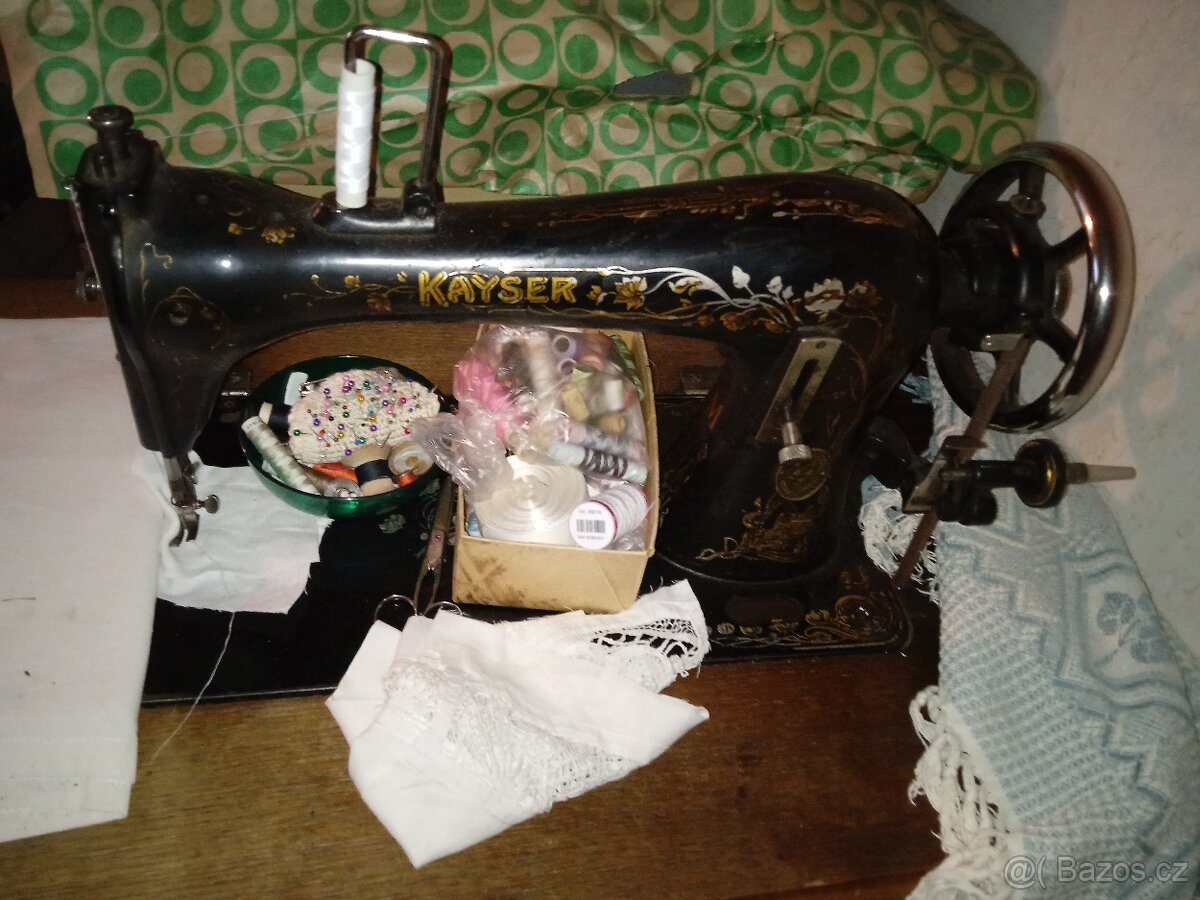 Historický šicí stroj Kayser