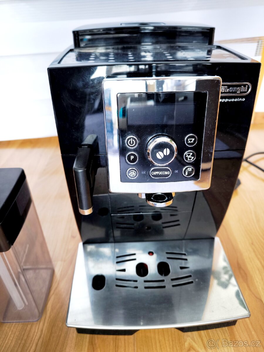 Automatický kávovar DeLonghi Cappuccino ECAM 23