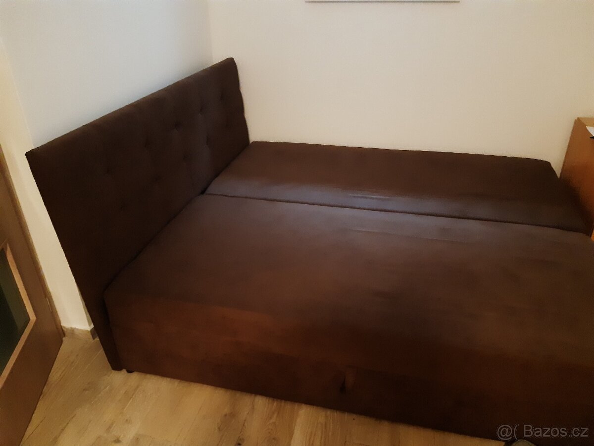 Čalouněná postel + rošt + matrace