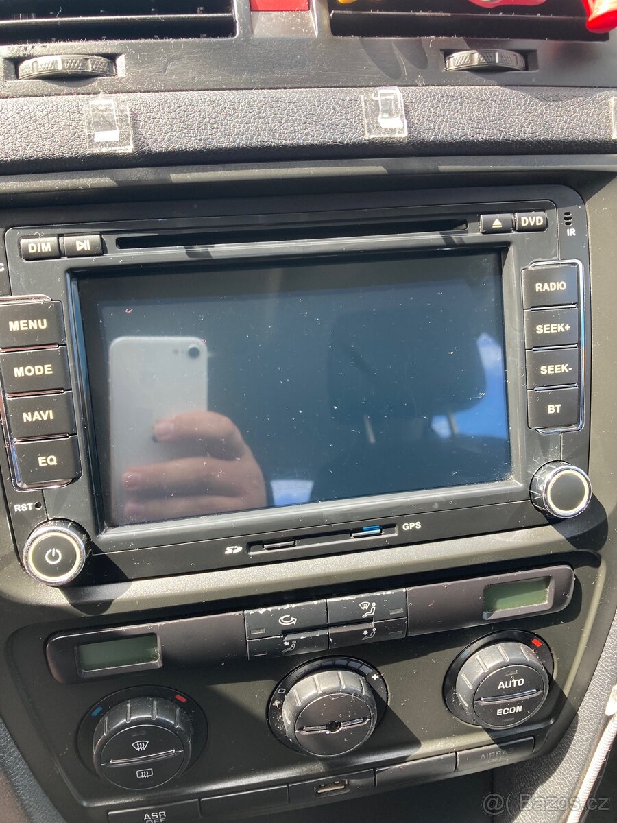 Prodám autorádio ISUDAR pro VW nebo Škoda