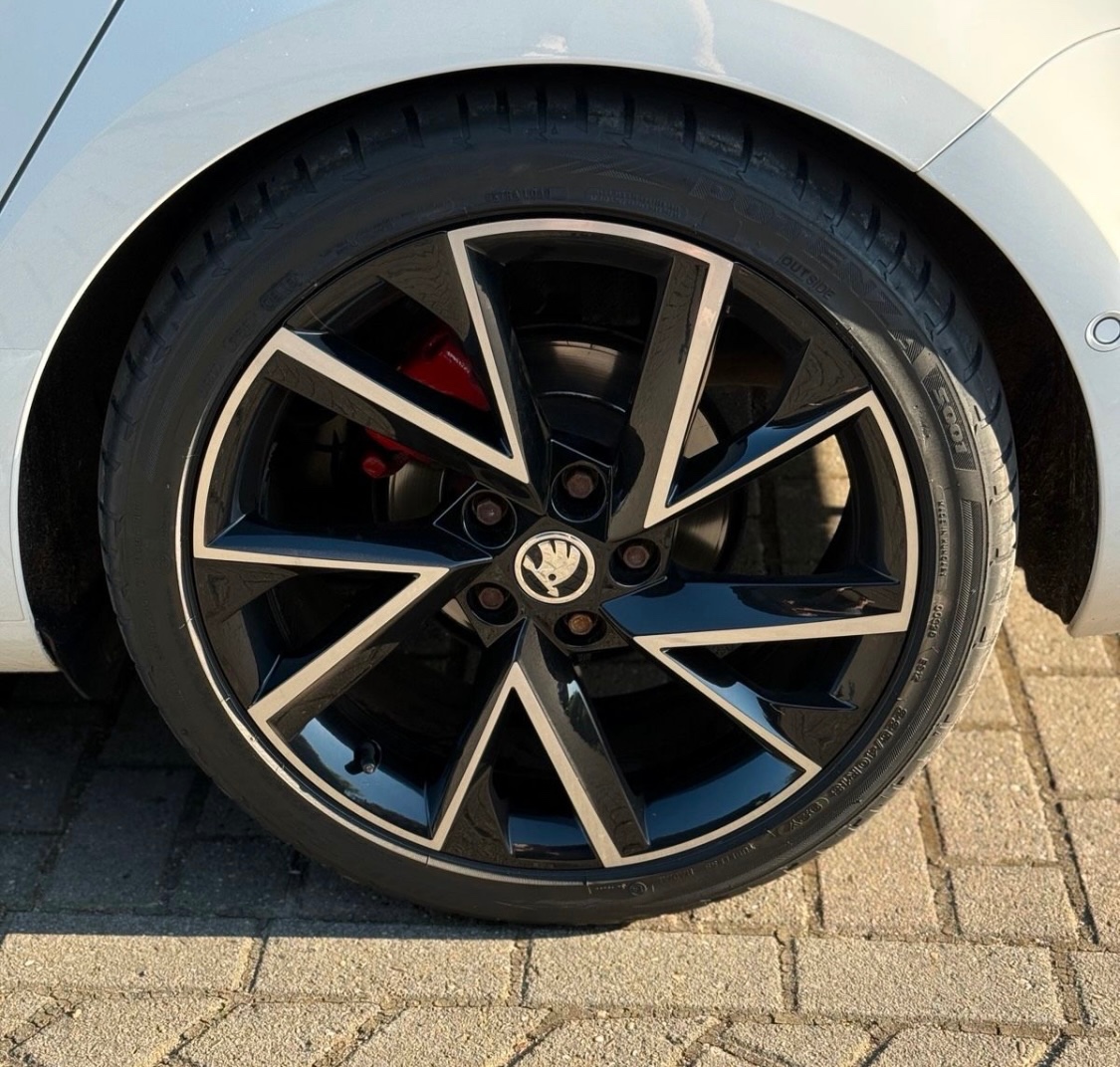 Škoda Octavia VEGA R18 alukola letní pneu 225/40 92y