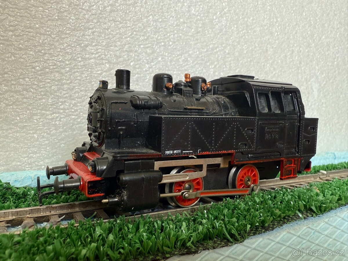 Lokomotiva .H.O. PIKO (Analog)