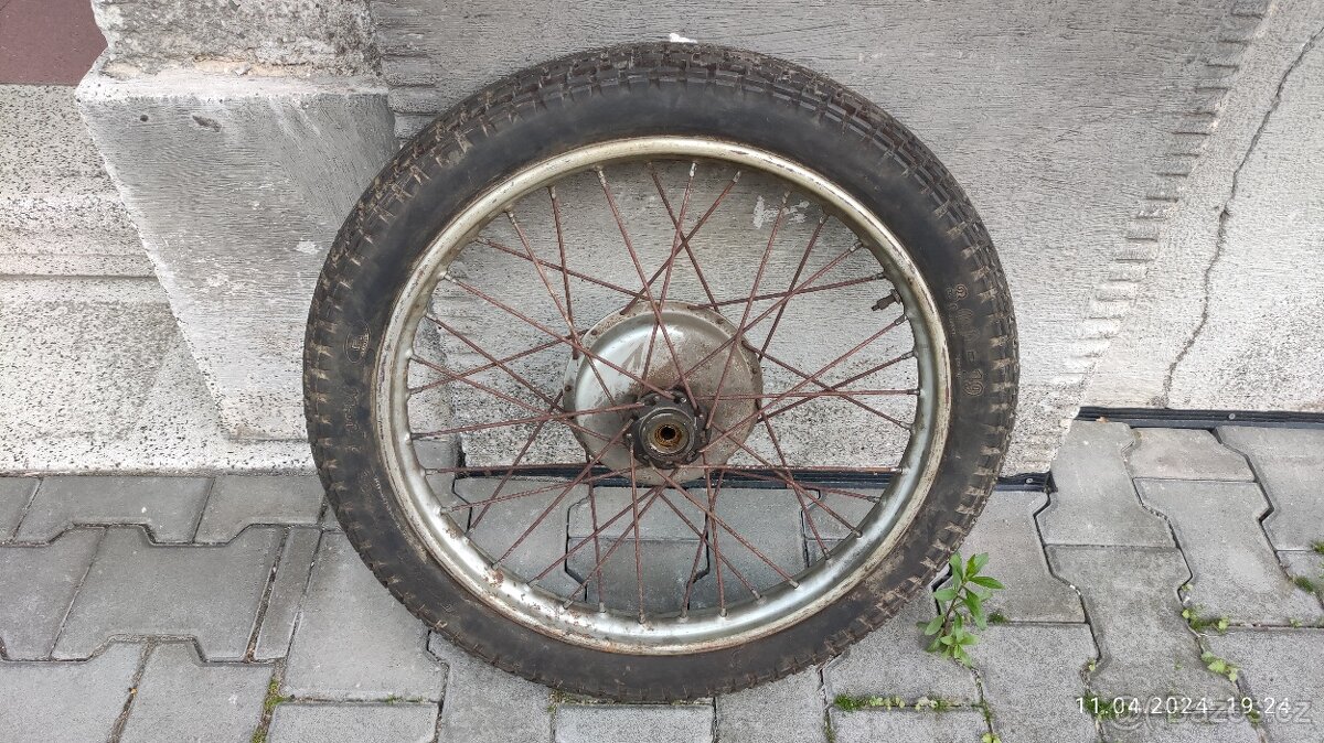 kolo s pneu, moped, motorka