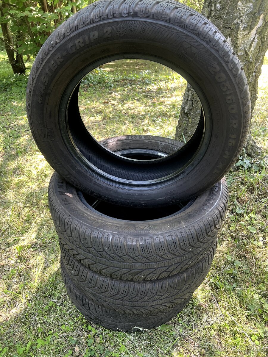 Zimni sadu pneu Semperit 205/60 R16, 6,3mm