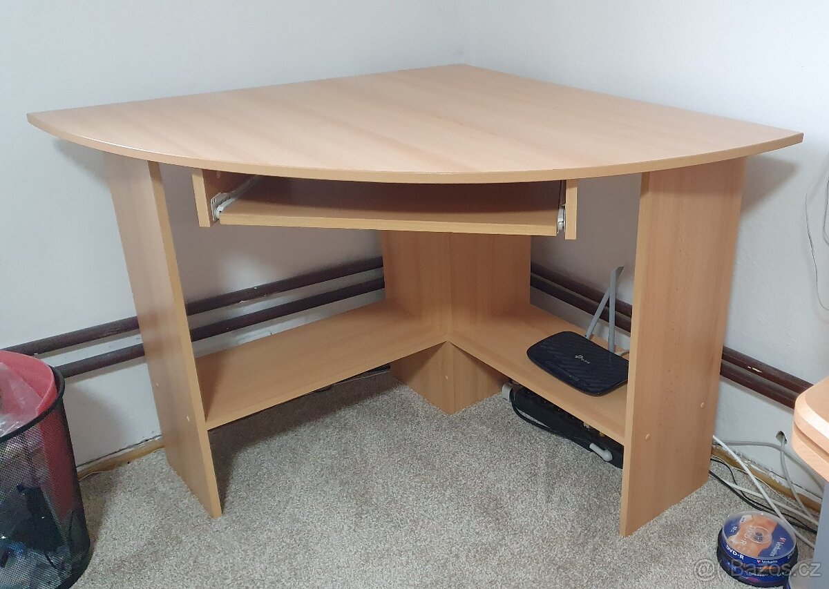 Prodám ROHOVÝ PC STŮL