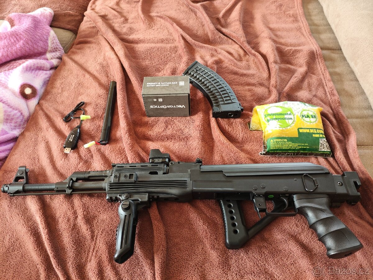 Airsoftový AK 47 CYMA (CM.028U) + vector optics frenzy S