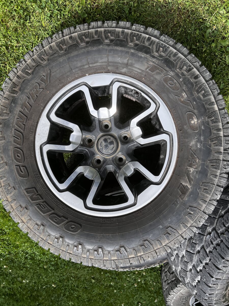 Dodge Ram originál kola s pneumatikami 285/70/17