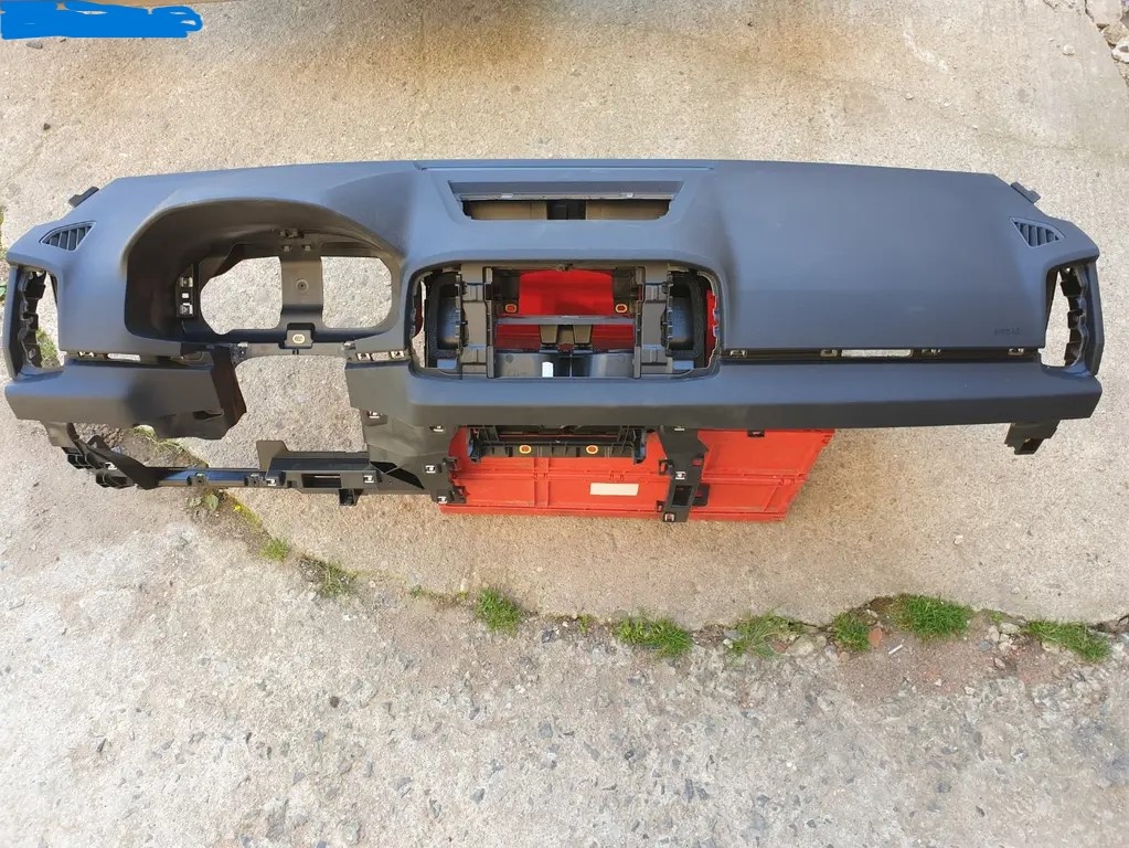 Škoda Karoq palubní deska nová.