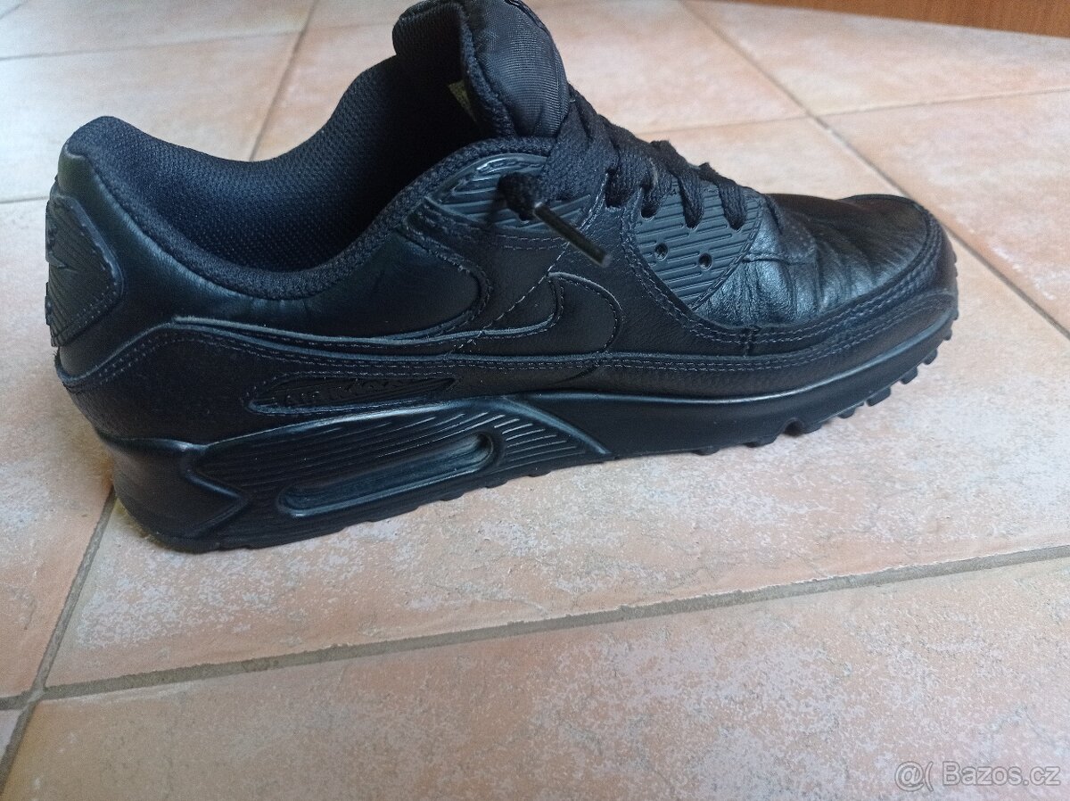 Jako nové kožené tenisky Nike - vel. 42,5