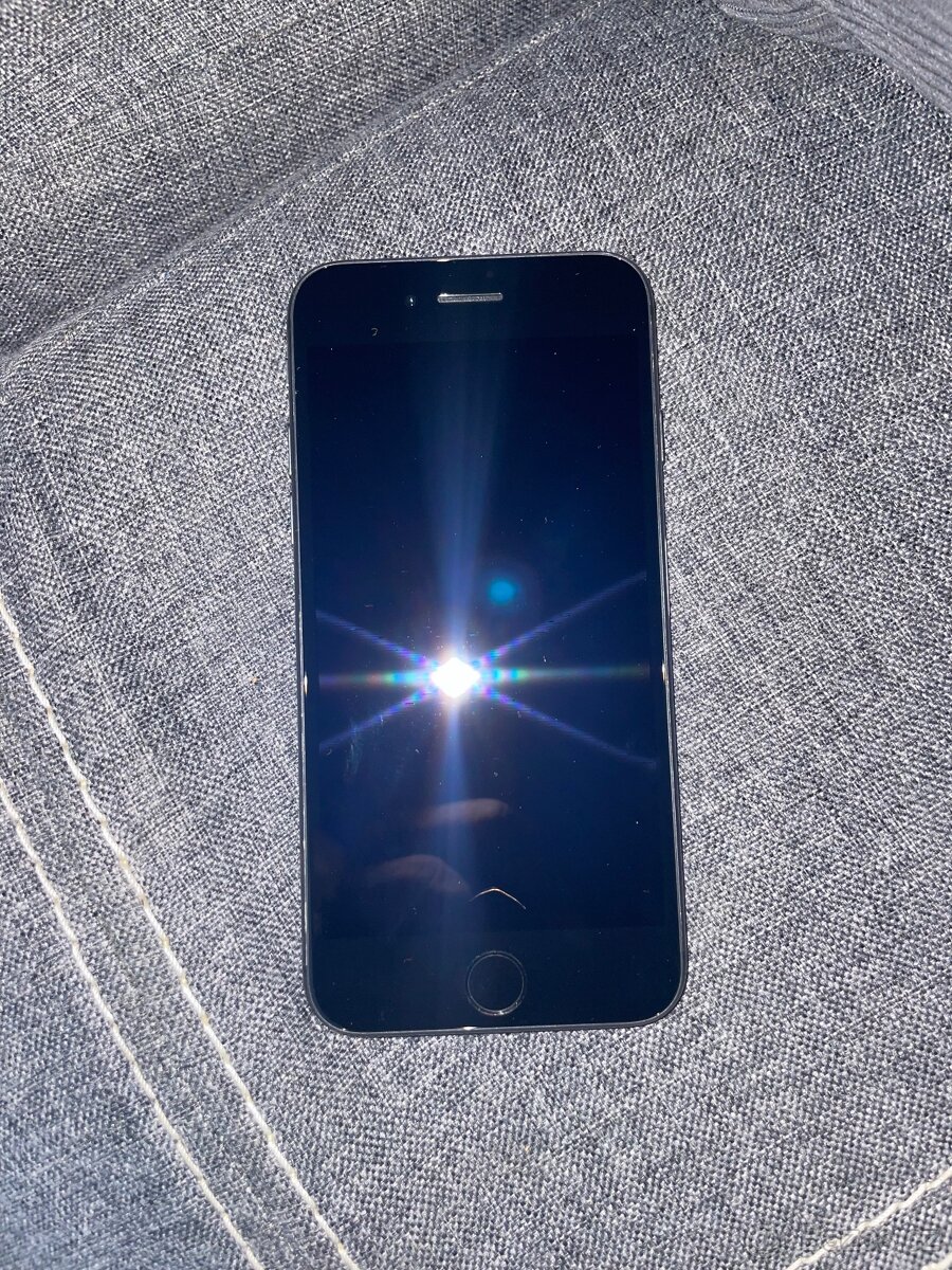 Apple iphone SE 2020 v tele 8cky.