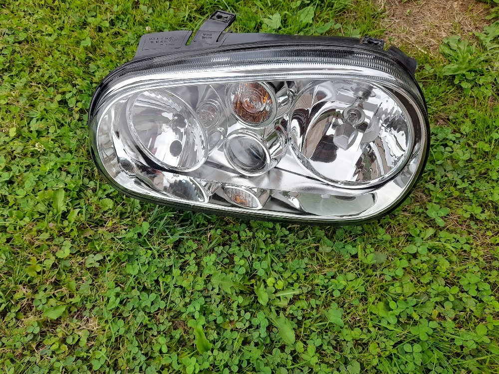 Nové přední levé světlo na Golf IV